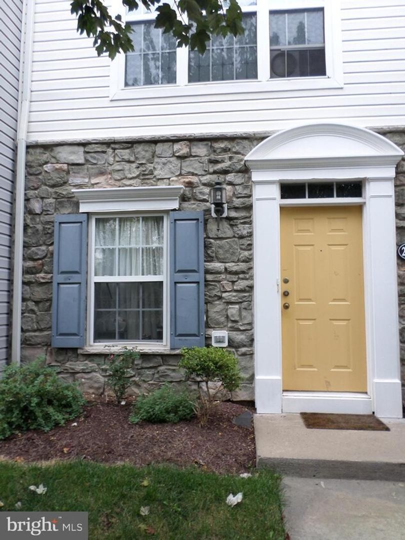 Ashburn House: 21836 Goodwood Terrace