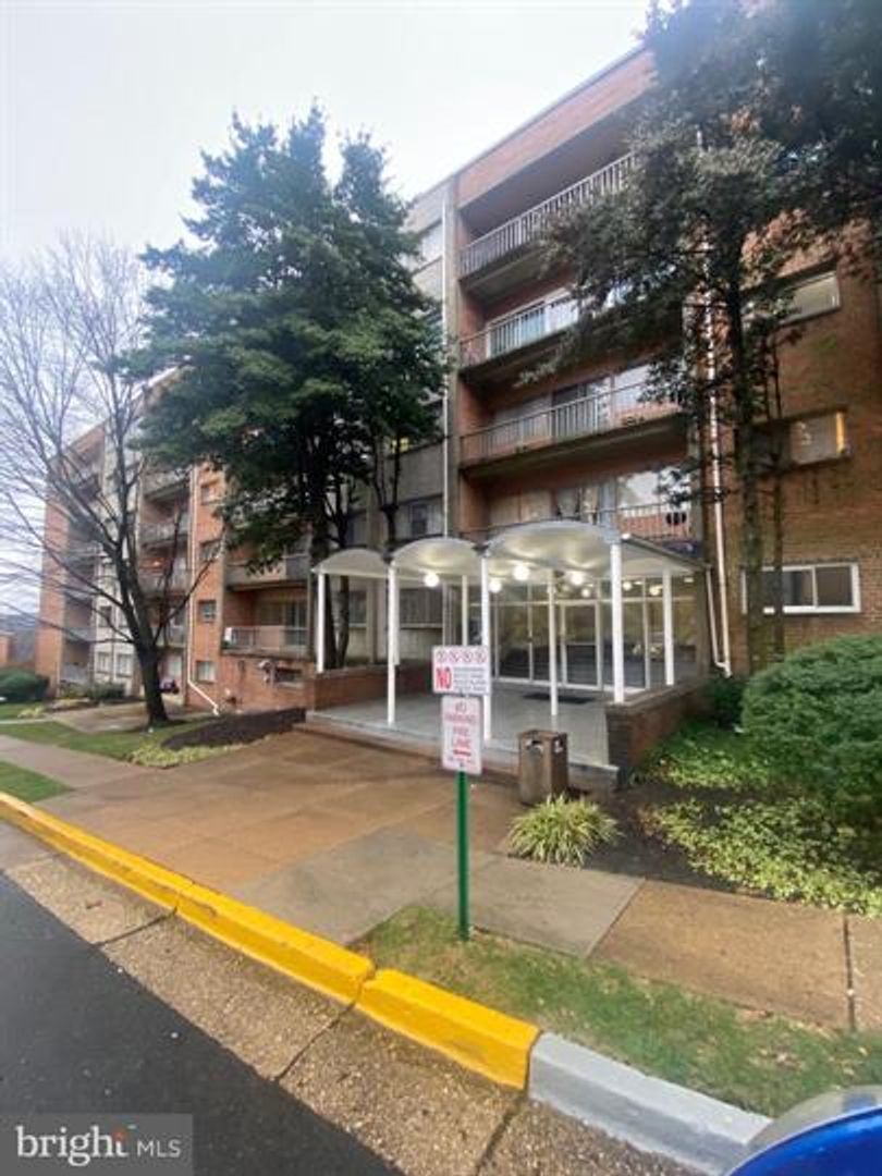 Alexandria House: 5801 Quantrell Av