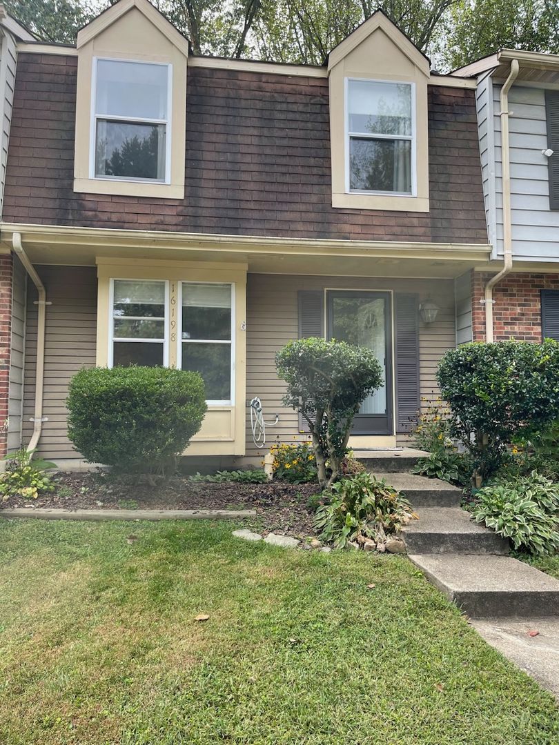 Montclair House: 16198 Henderson Lane