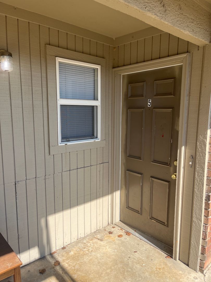 Van Buren Apartment: 3120 Oak Lane