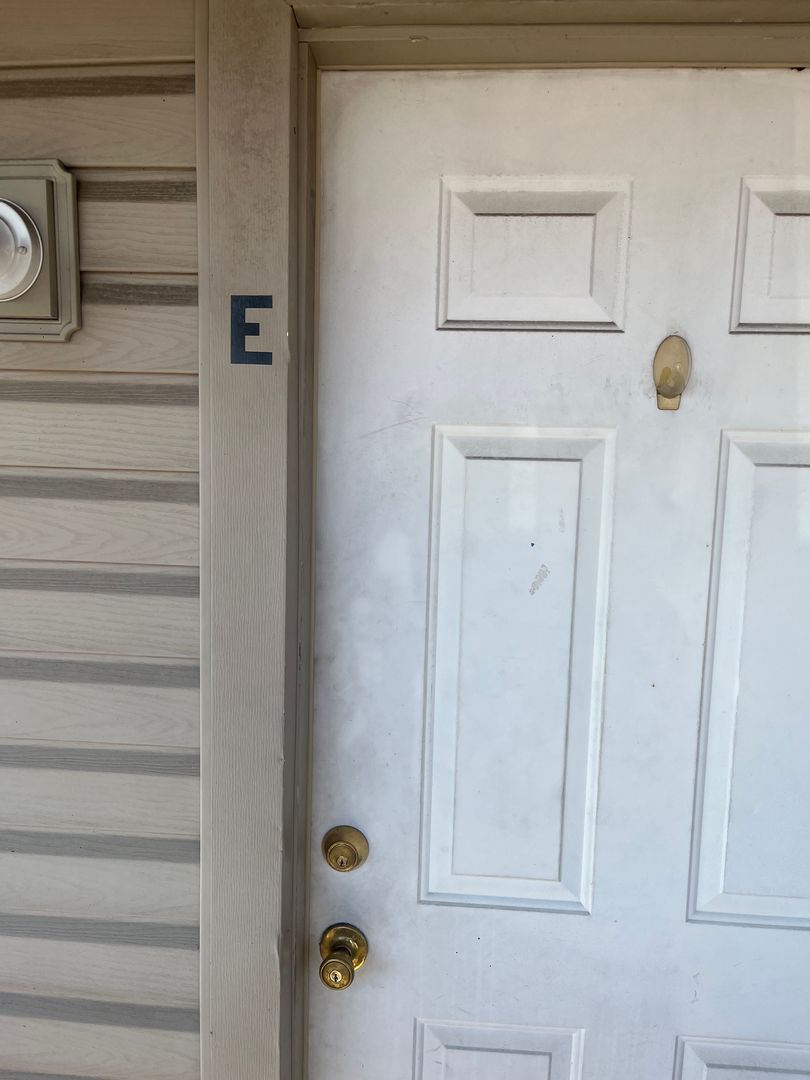 Van Buren Apartment: 3114 Oak Ln Apt E