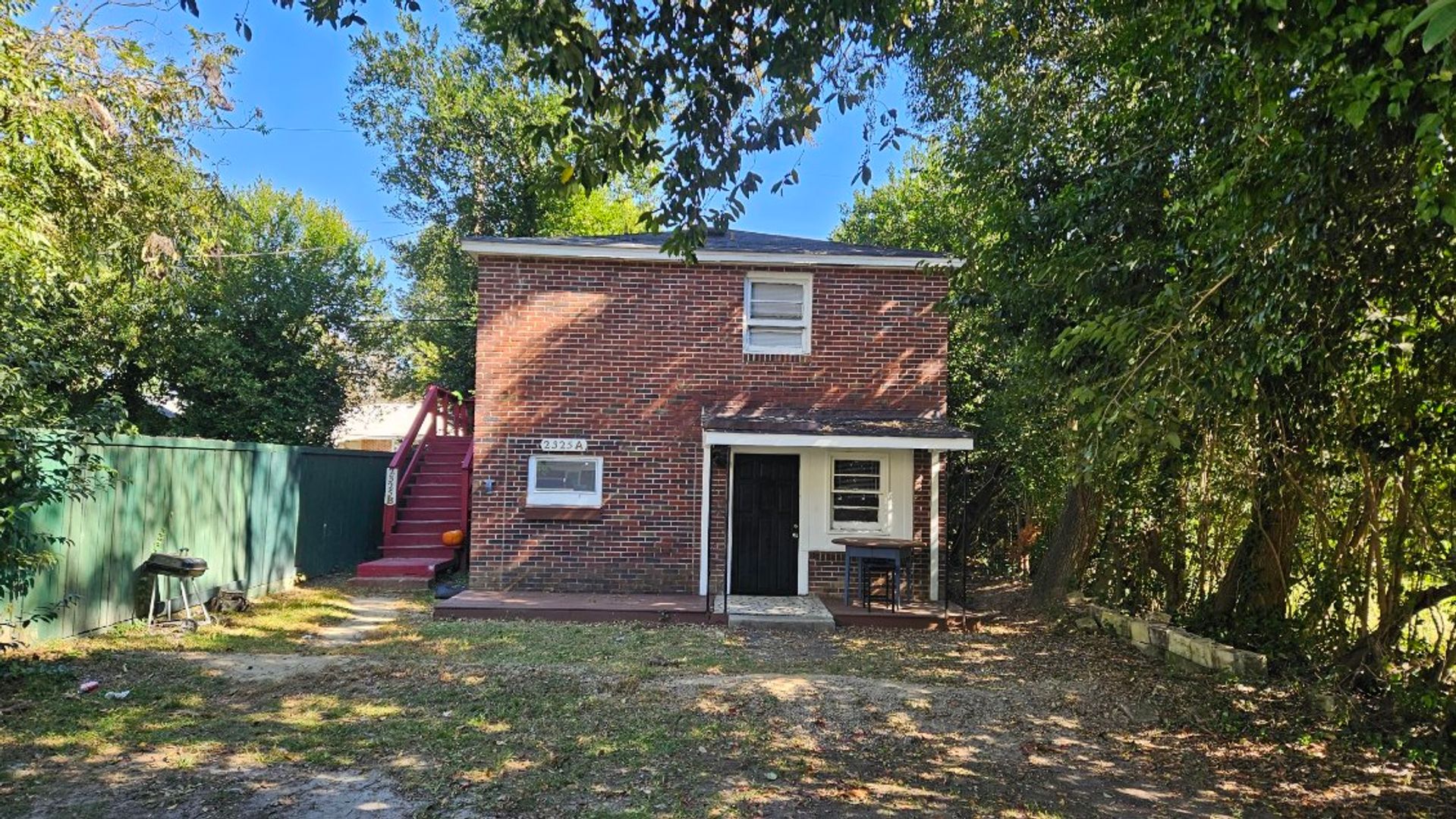 Cayce Apartment: 2323 - 2325 Laurie St