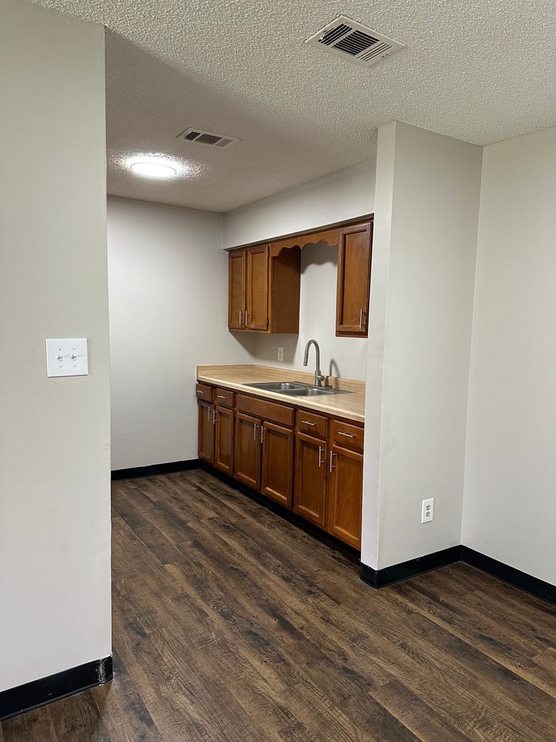 Paragould Apartment: 1701 South 9th Street