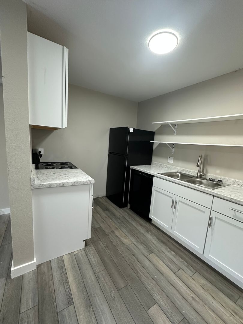 Bono Apartment: 403-405 Hwy 63 N