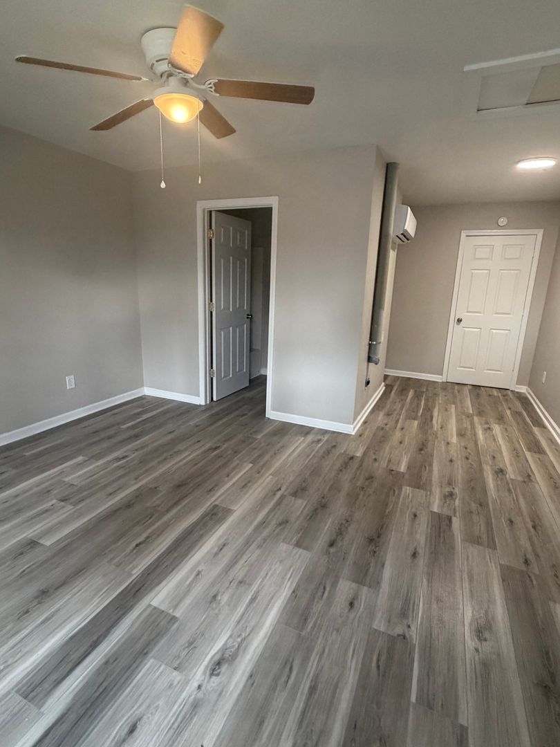 Hoxie Apartment: 1203 SE 3rd Street