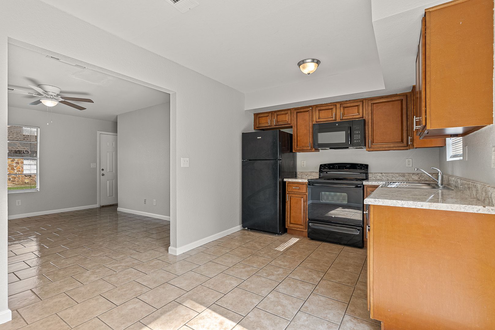 Searcy Apartment: 701 South Elm Street