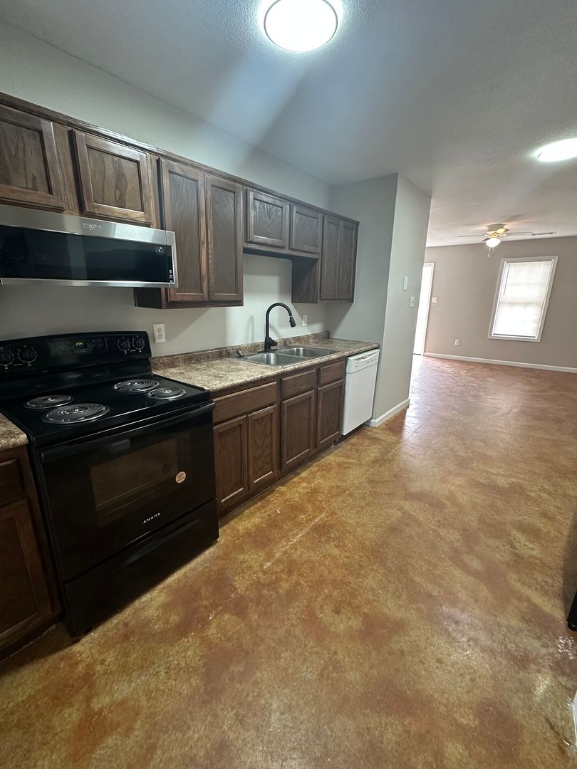 Bono Apartment: 403-405 Hwy 63 N