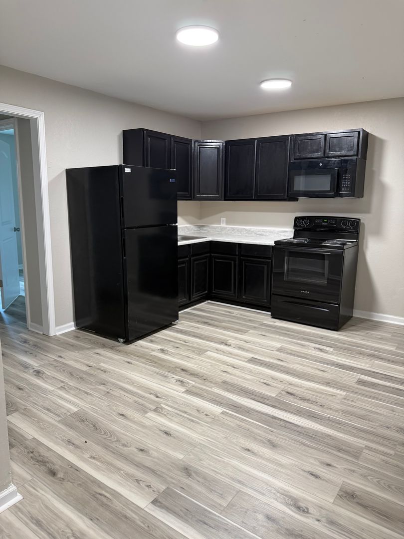 Hoxie Apartment: 1203 SE 3rd Street