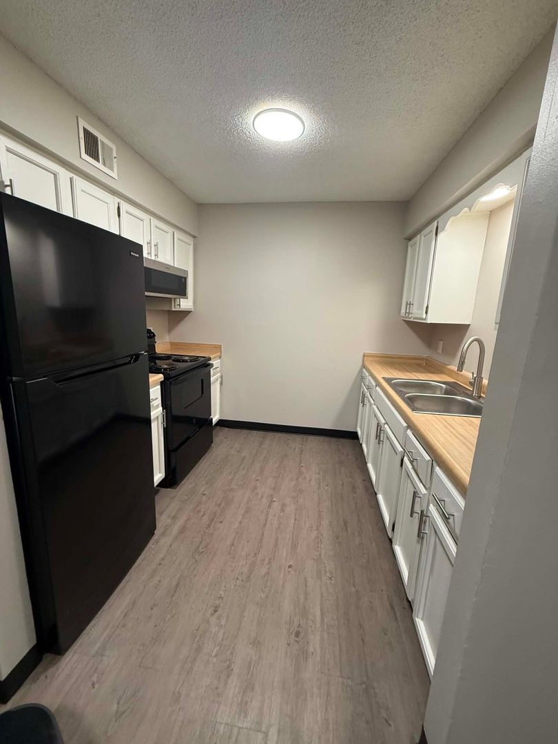 Paragould Apartment: 1701 South 9th Street