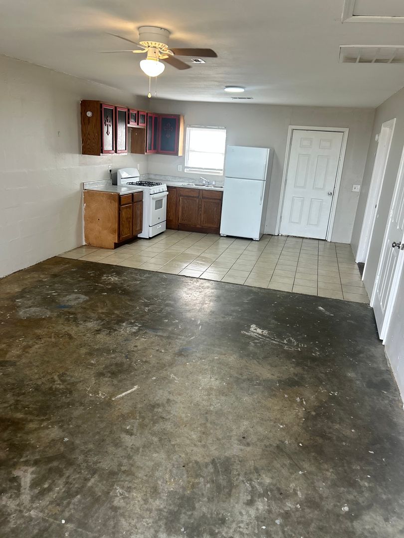 Hoxie Apartment: 1104 Sullens Drive