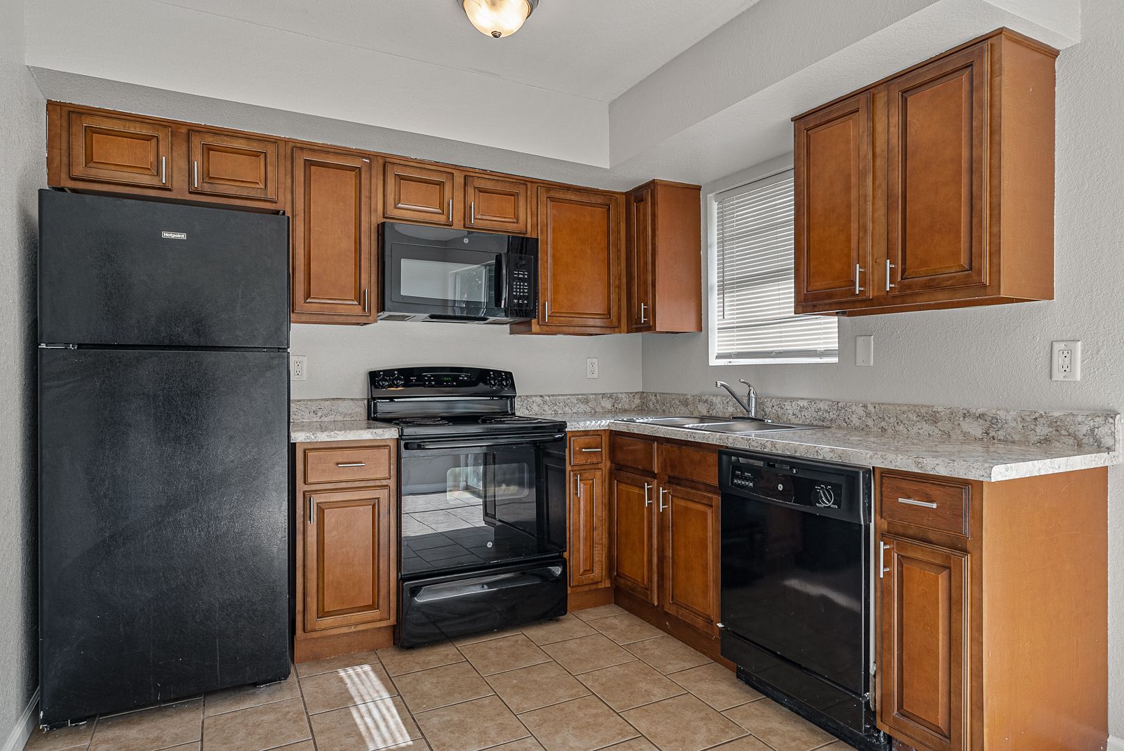 Searcy Apartment: 701 South Elm Street