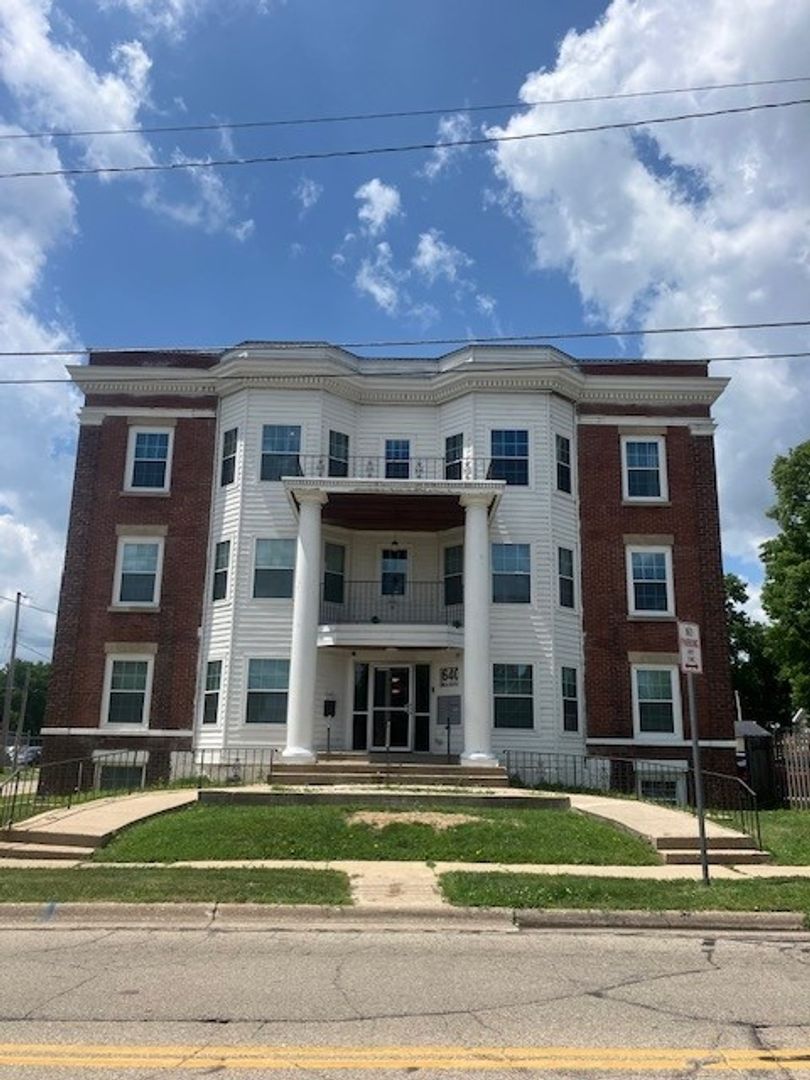 Beloit Apartment: 640 Bluff Street
