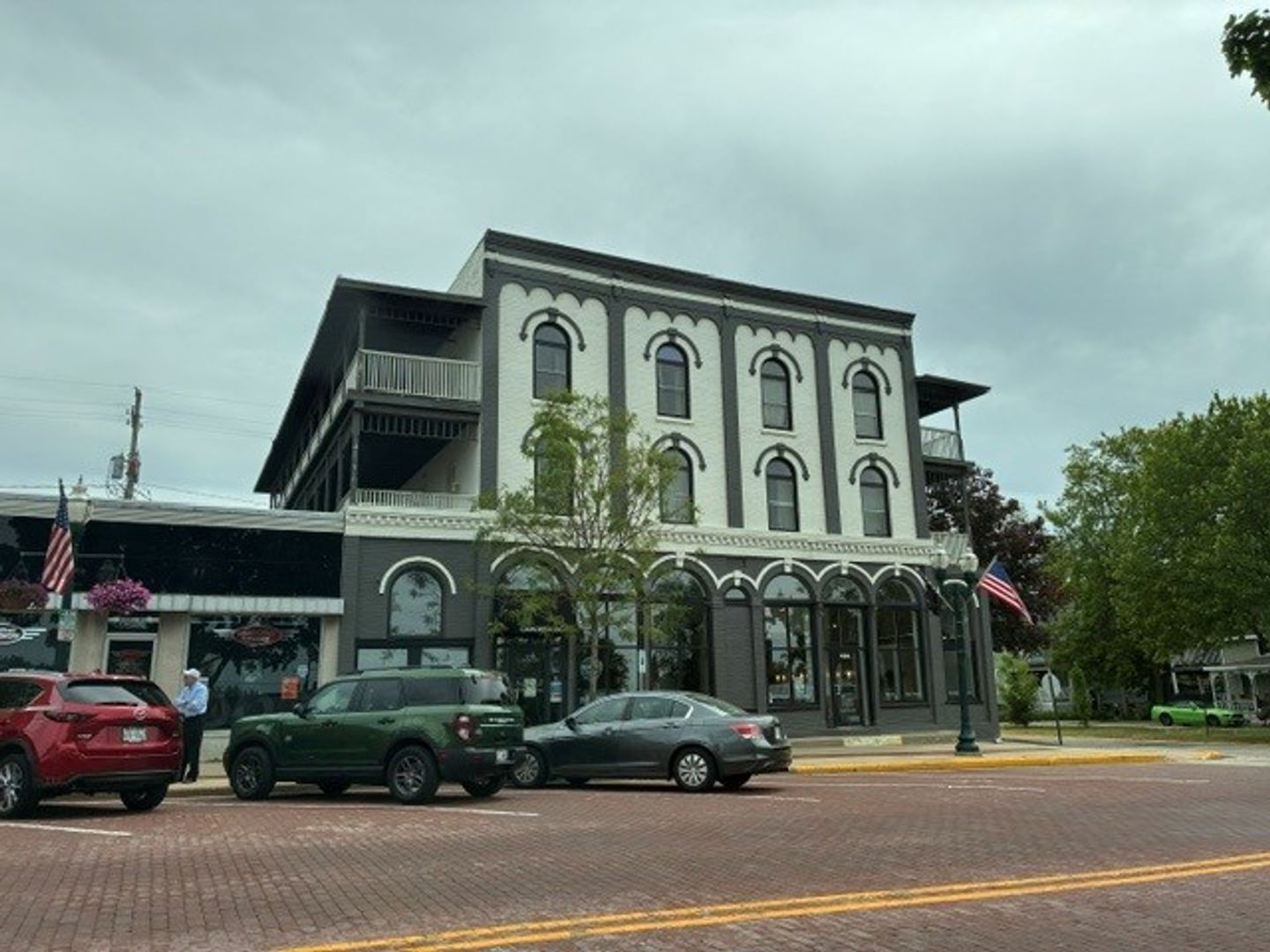 Delavan Apartment: 104 E Walworth Street