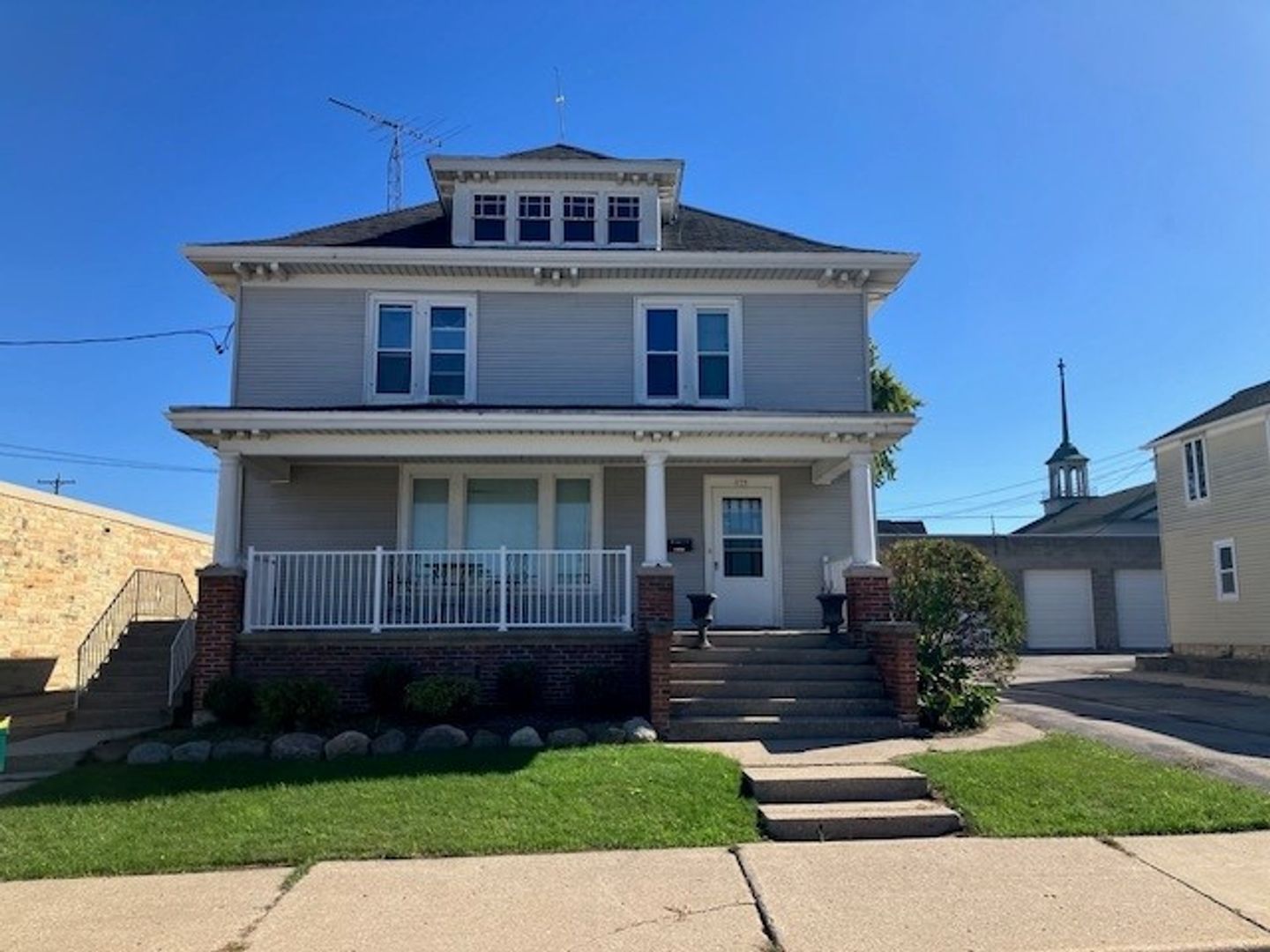 Burlington Apartment: 117 E Washington St, Lower
