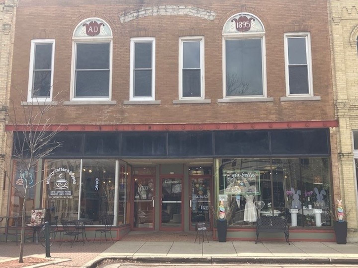 Burlington Apartment: 133-149 E Chestnut St