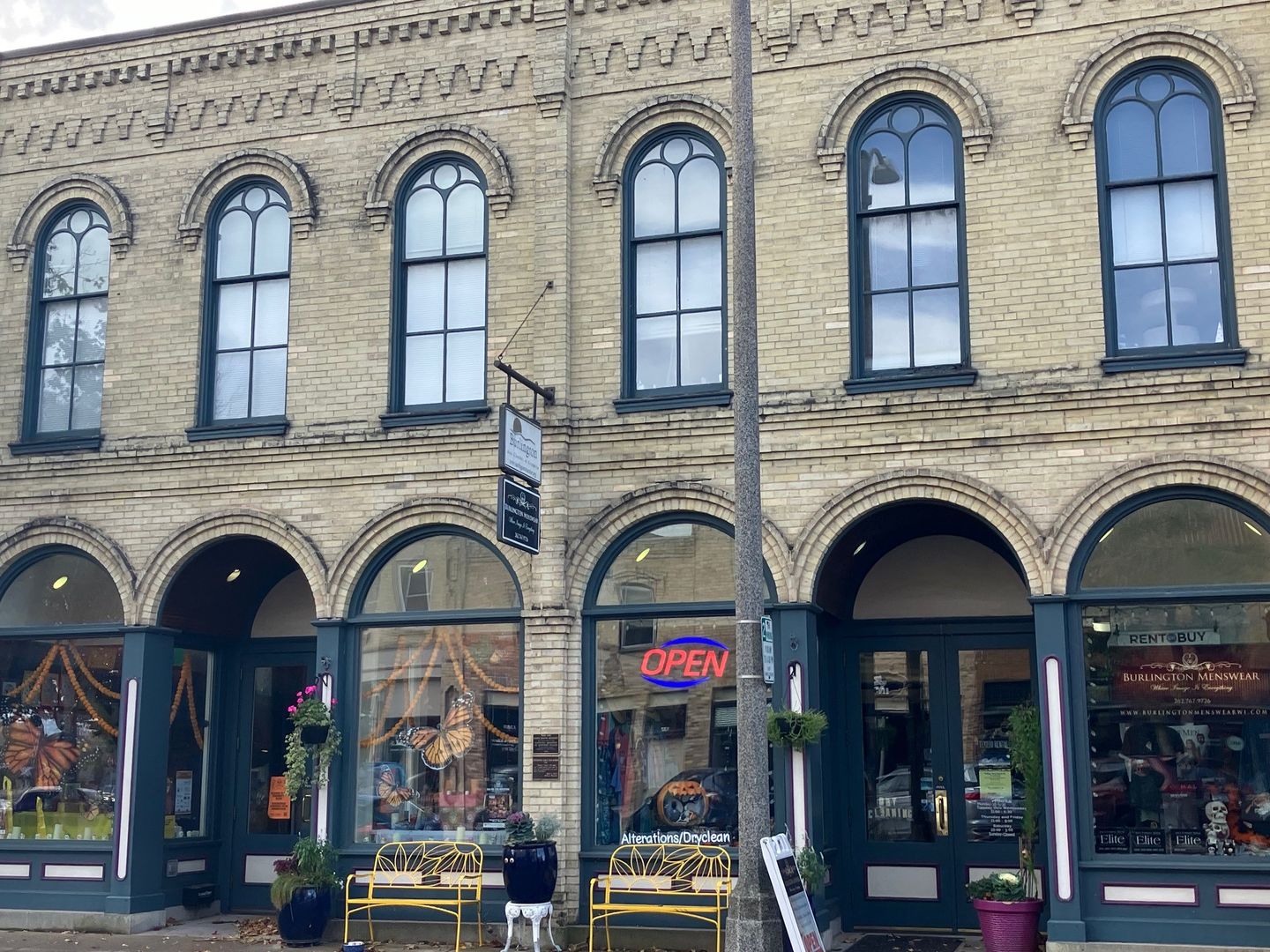 Burlington Apartment: 121 E Chestnut St