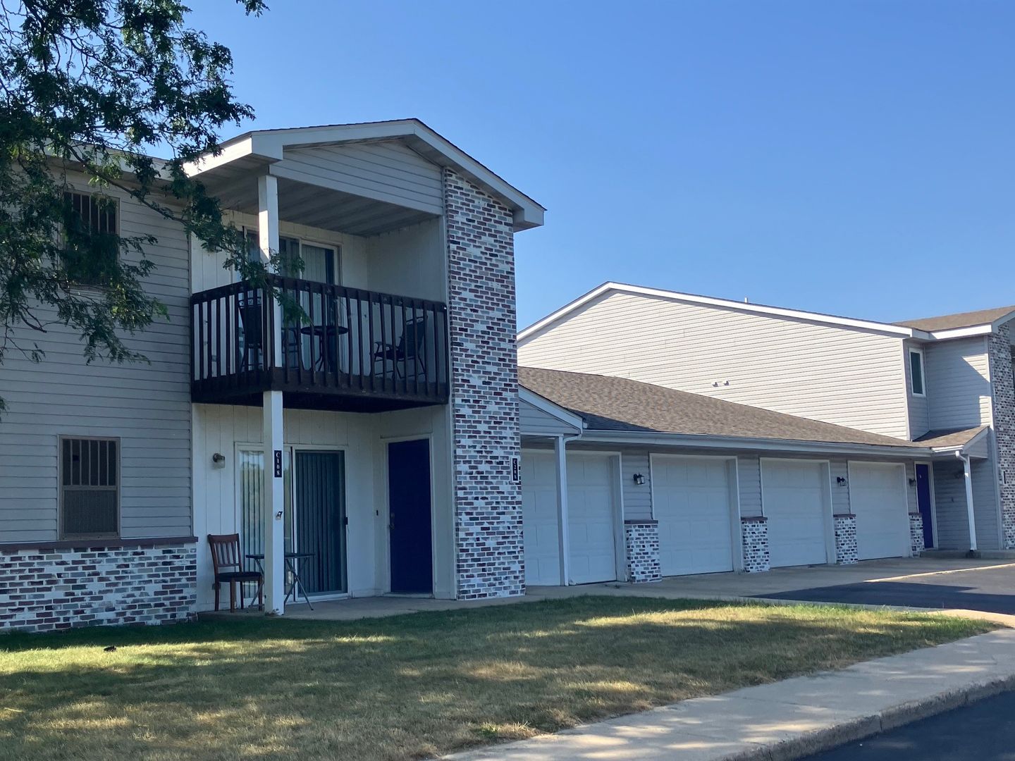 Whitewater Apartment: 1036 W Hillview Drive