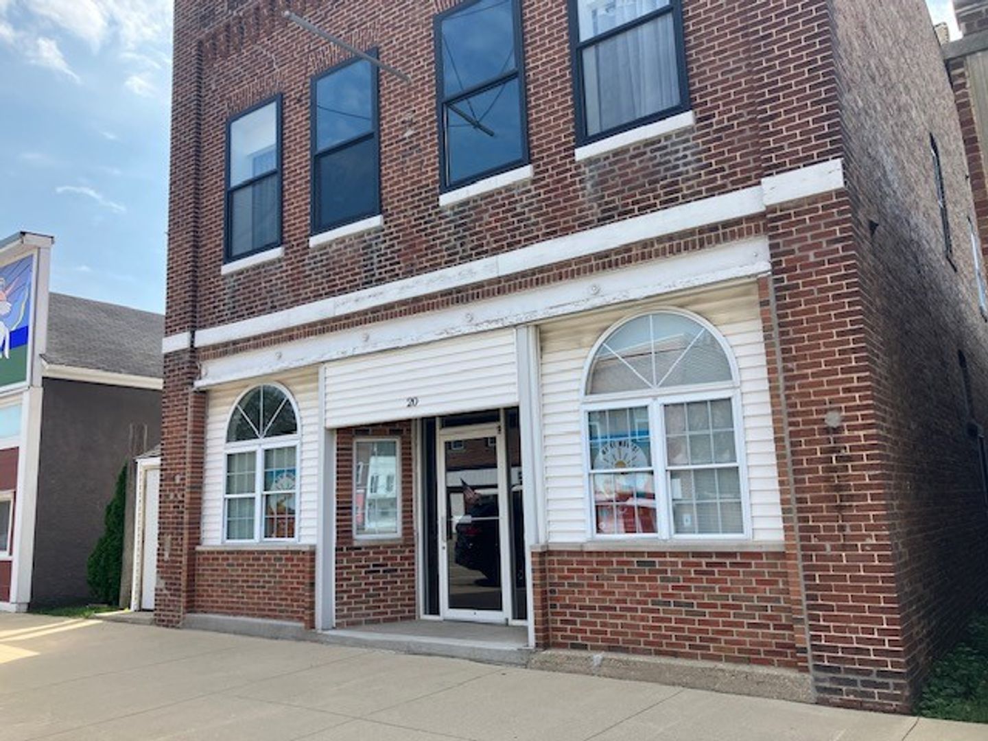 Darien Apartment: 20 N Wisconsin St