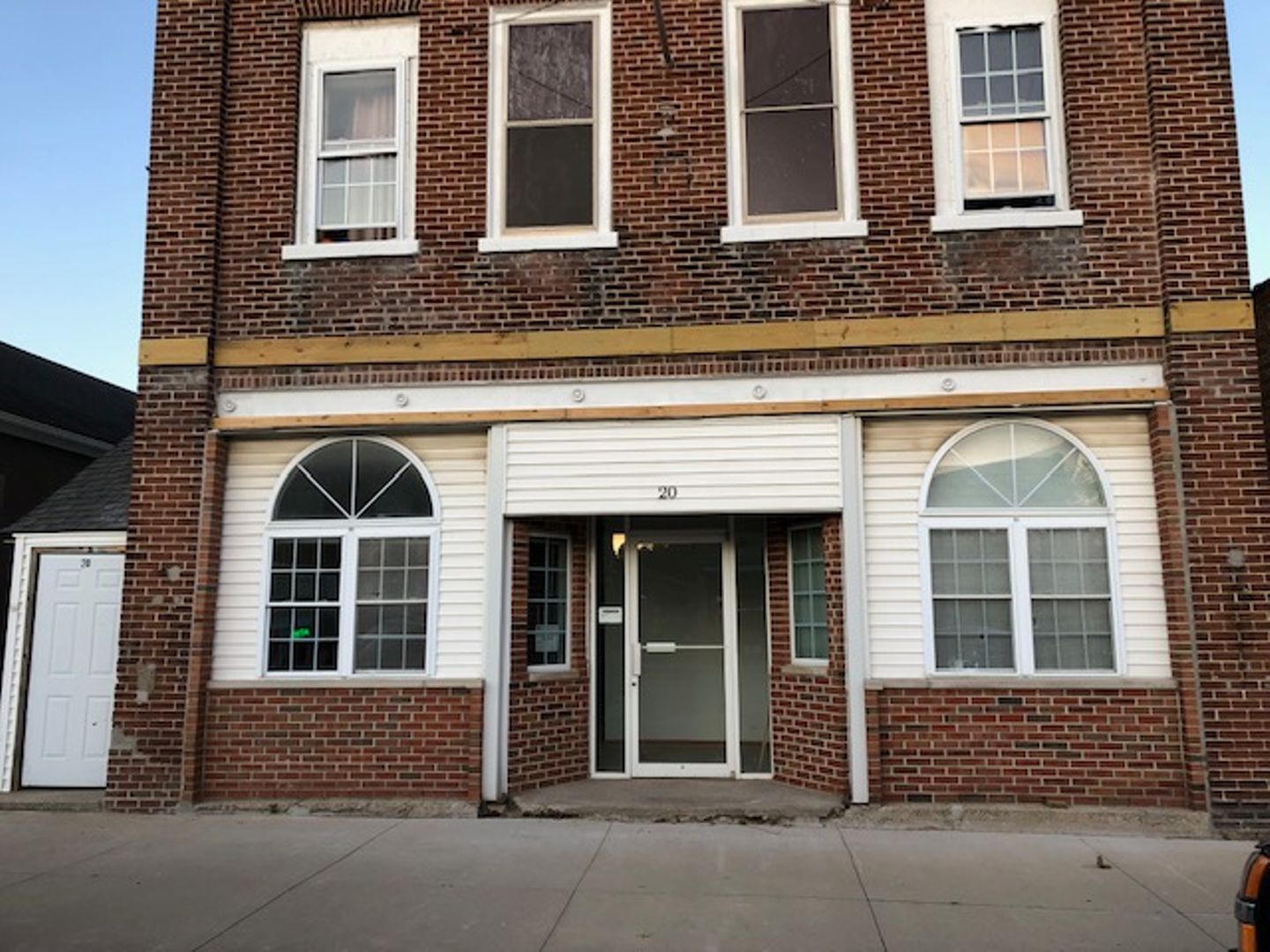 Darien Apartment: 20 N Wisconsin St