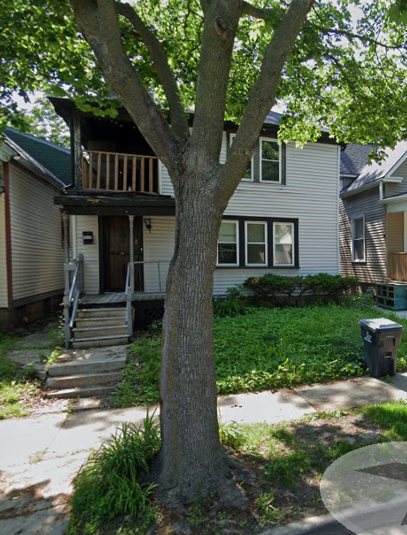 Milwaukee Apartment: 3035 N 10th Street