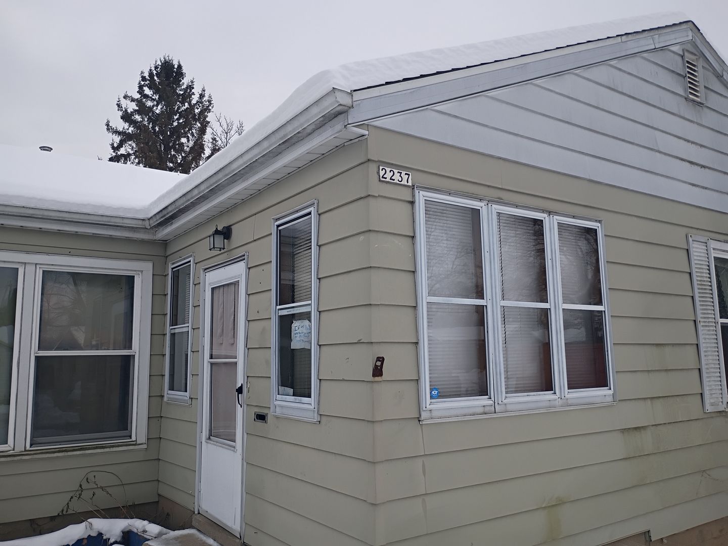 MILWAUKEE House: 2237 W ROHR AVE