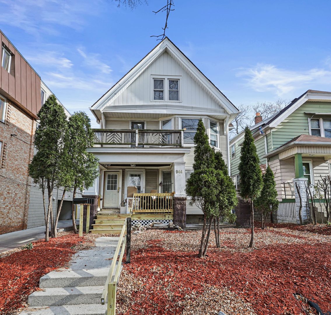 MILWAUKEE Apartment: 944 N 37TH STREET