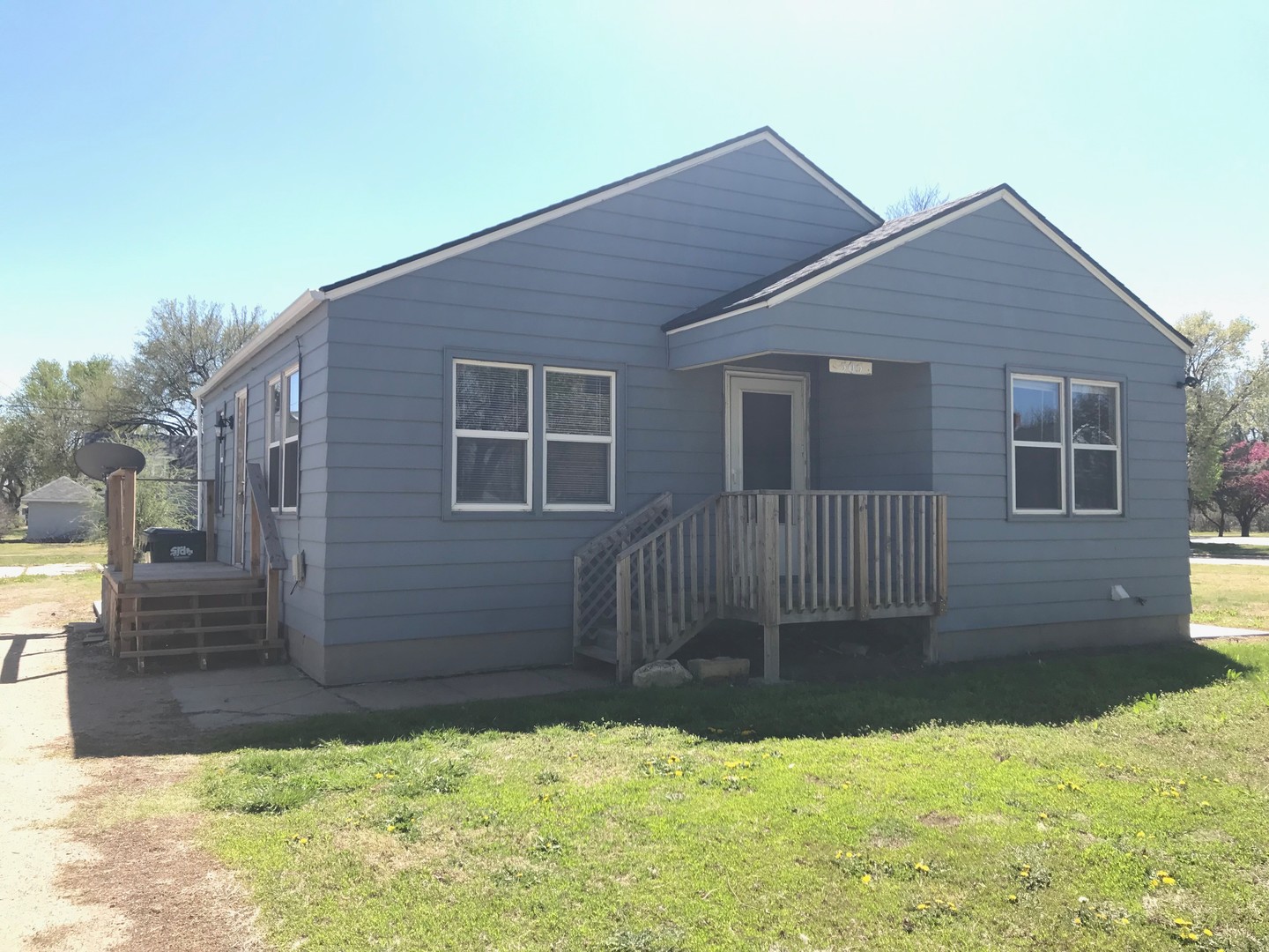 Hoisington House: 505 E. 3rd St.