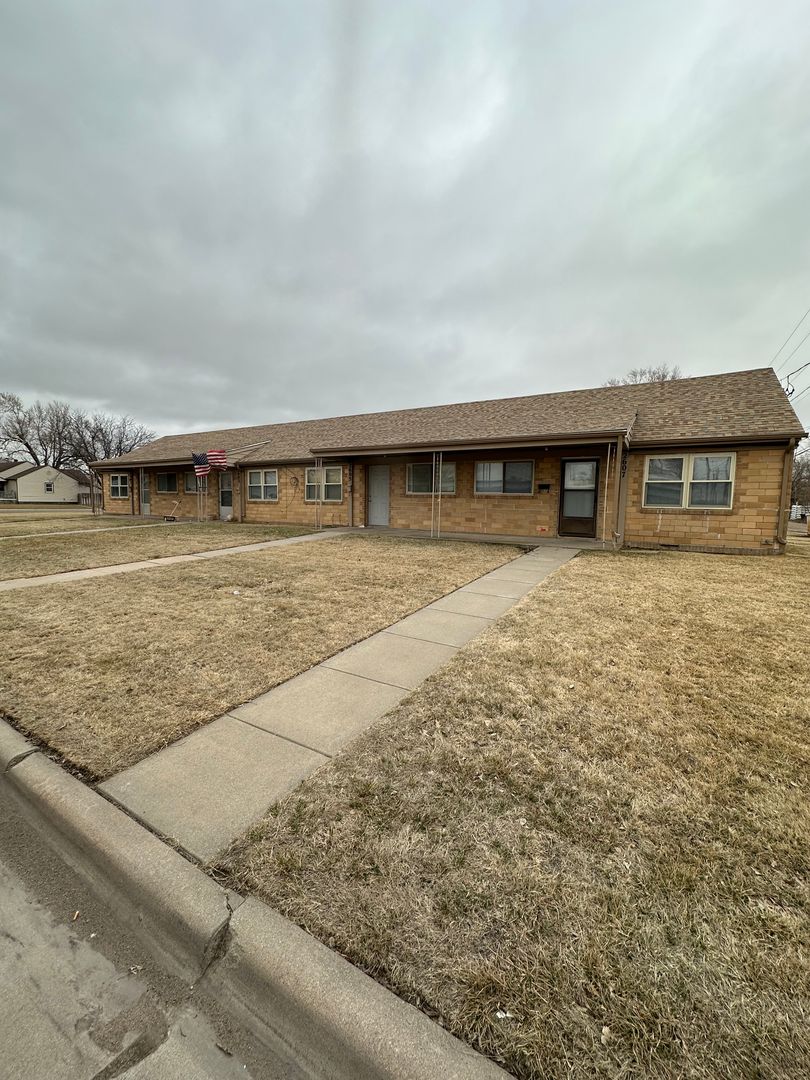 Great Bend Apartment: 2601 20th St.