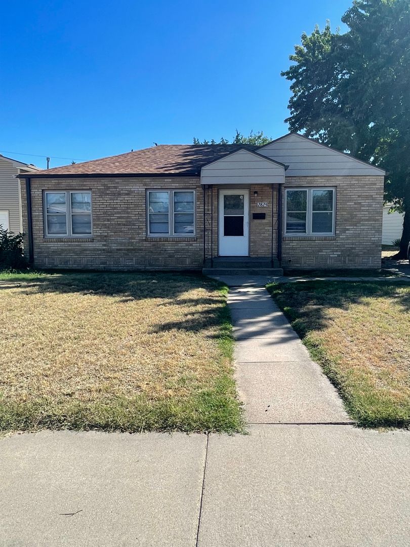 Great Bend House: 2825 24th St.