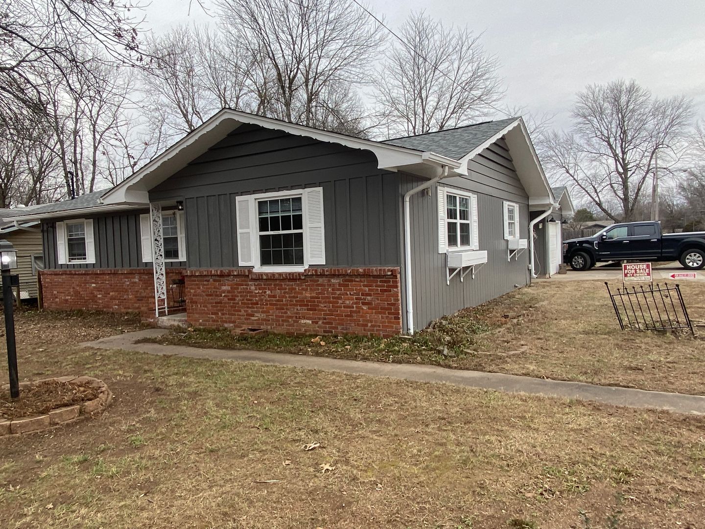 Springfield House: 2657 E Grand St