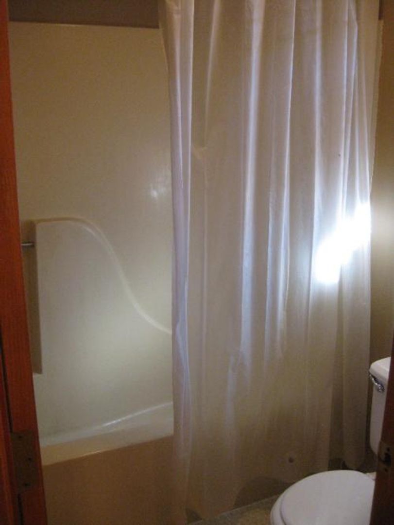 Springfield House: 2818 W Vale St