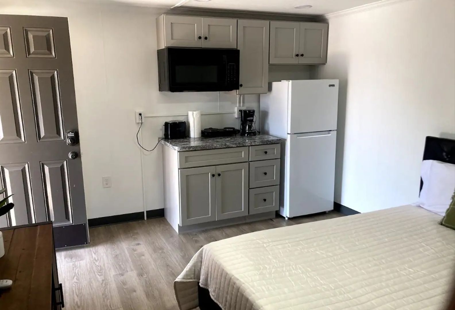 Akron Apartment: 116 S 7th St