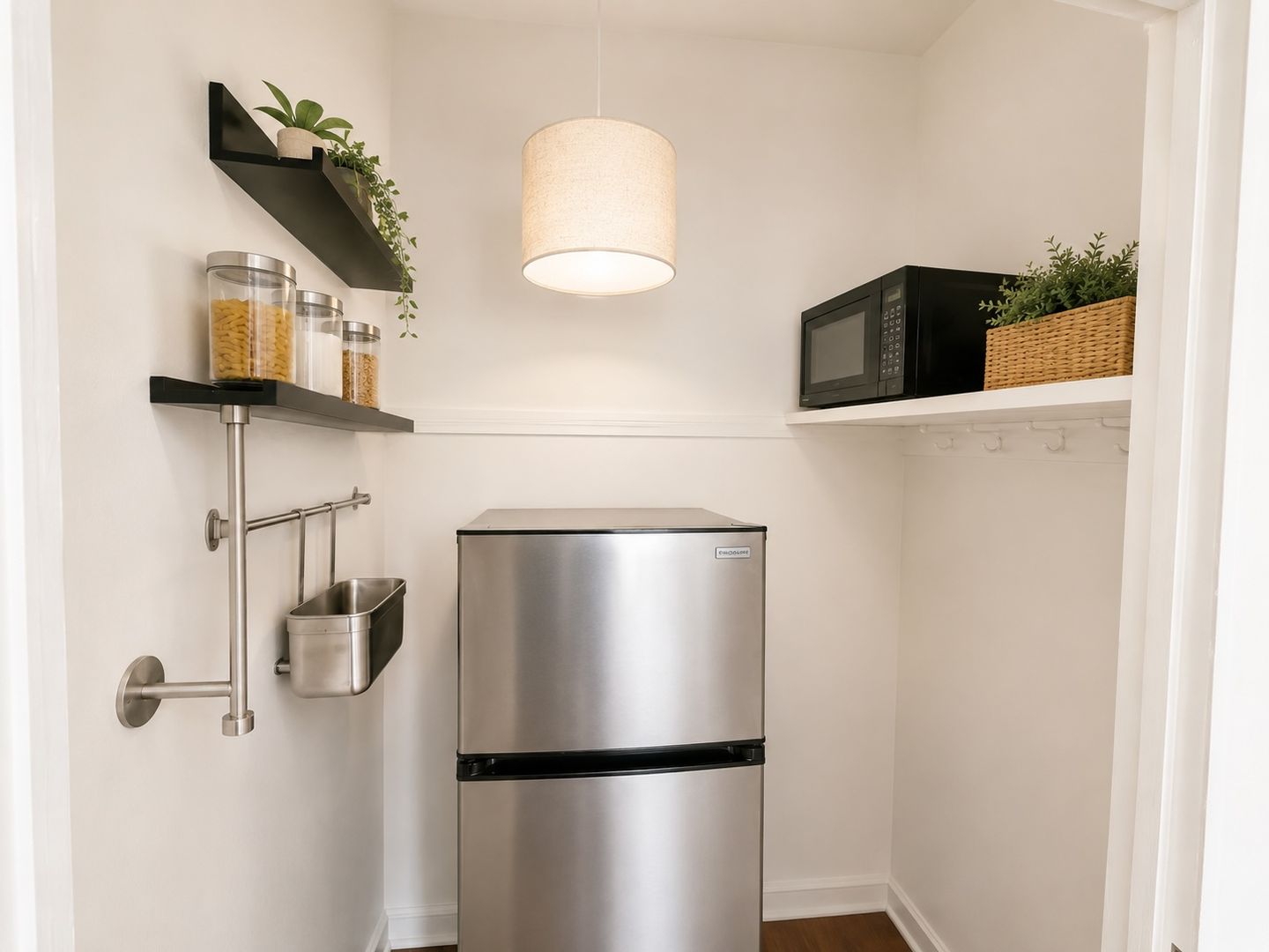 Los Angeles Apartment: 634 S Gramercy Pl
