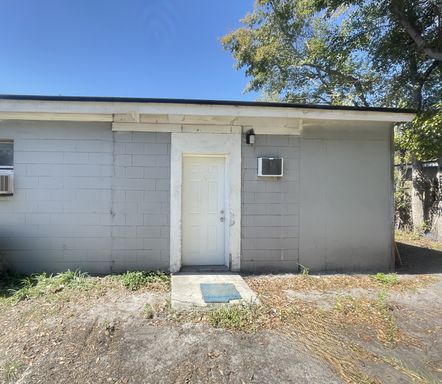 1 Bed 1 Bath Rental at 10603 Briarcliff Rd E, Jacksonville, FL – photo 1