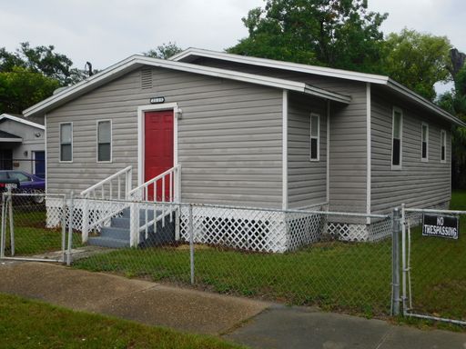 4 bedroom 2 bath Bungalow in Fairfield East Neighborhood – photo 1