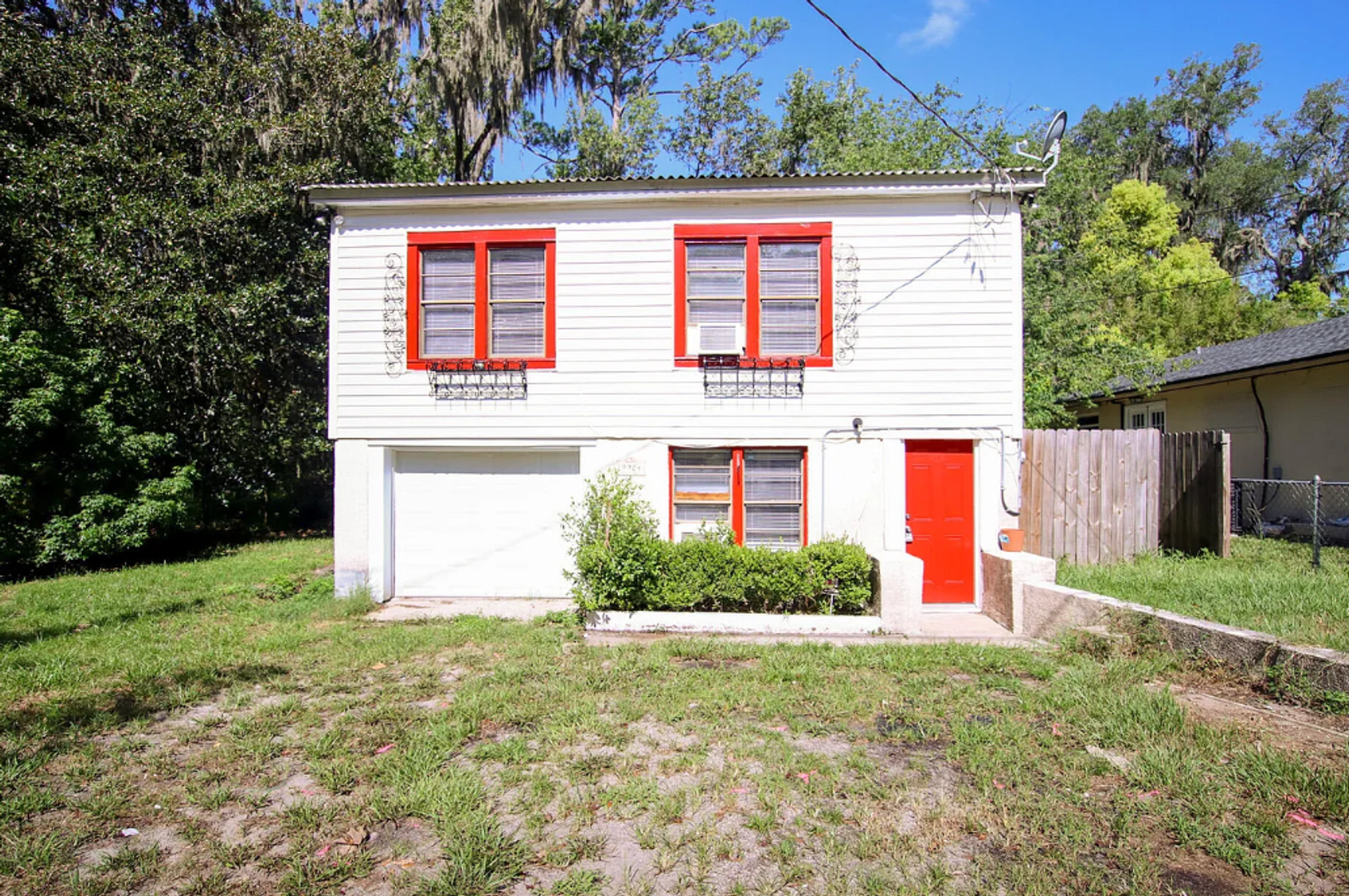 Jacksonville House: 9924 Sunset Dr