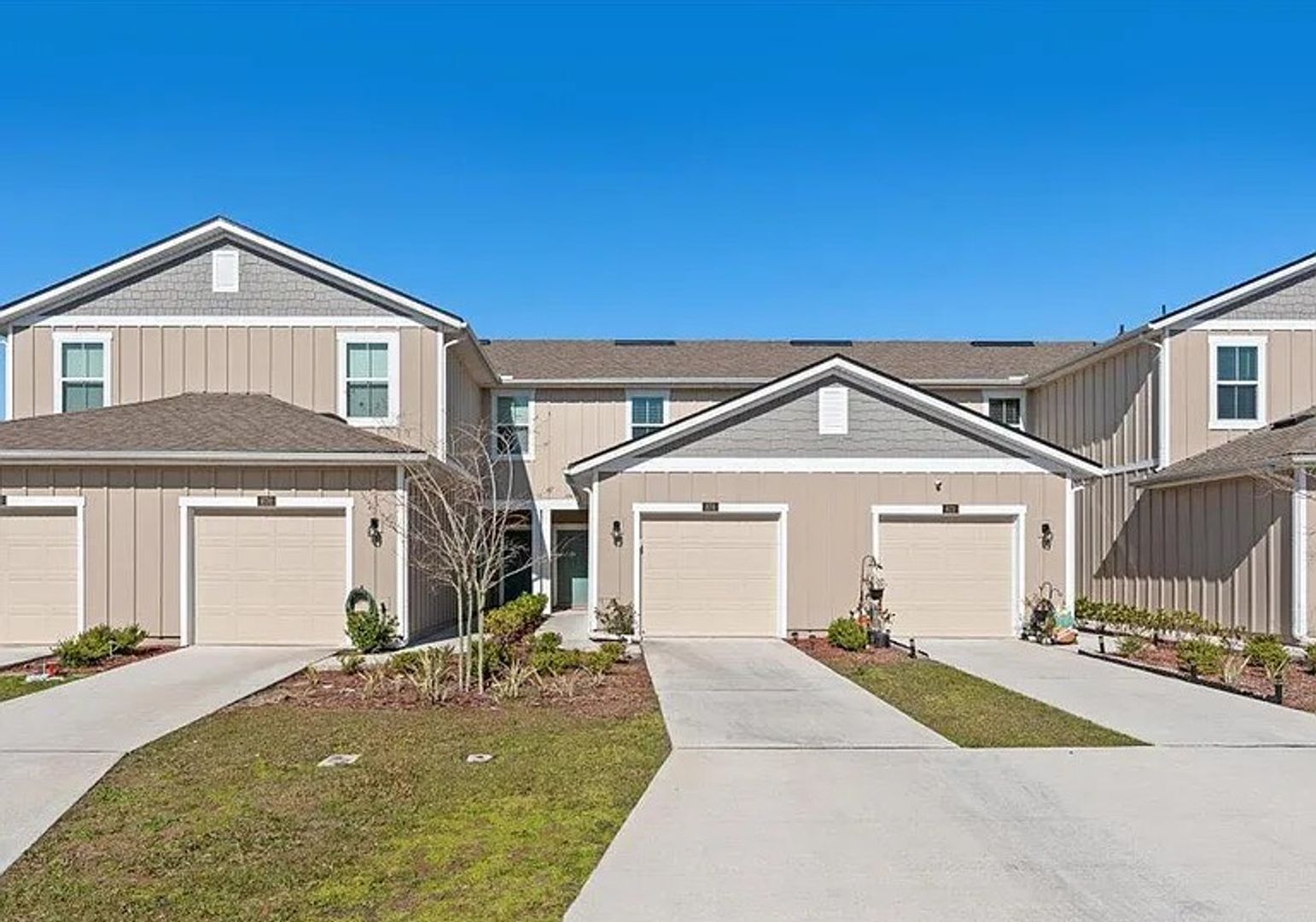 Jacksonville Townhome: 810 Capitol Parkway