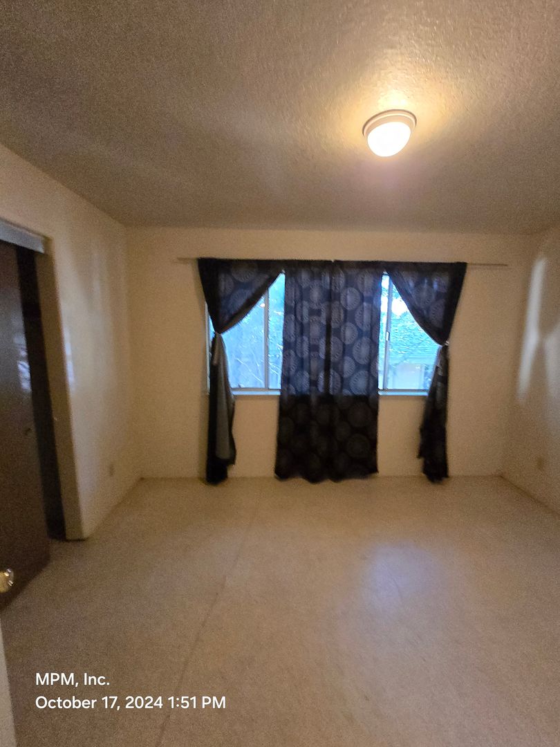 Paso Robles Apartment: 515 Arleen St