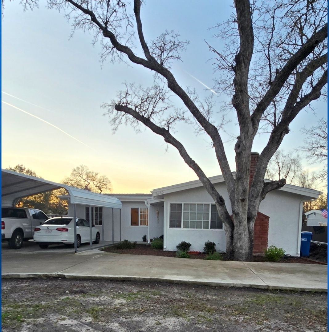 Atascadero House: 8965 Curbaril Ave