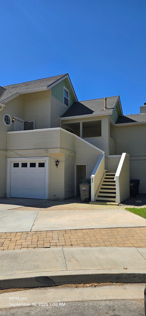 Templeton Apartment: 41 Thomas Court (41,45,49)