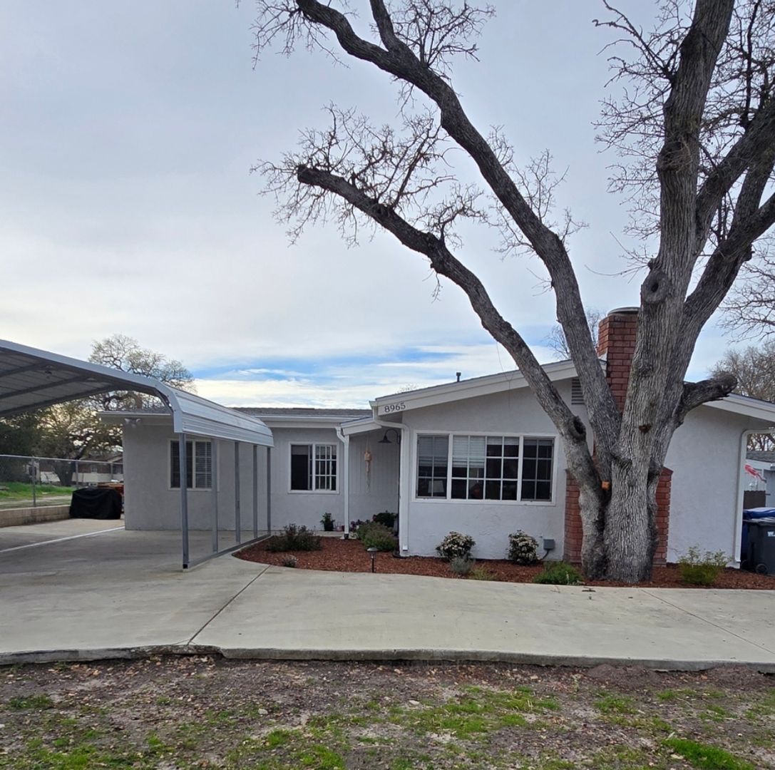 Atascadero House: 8965 Curbaril Ave