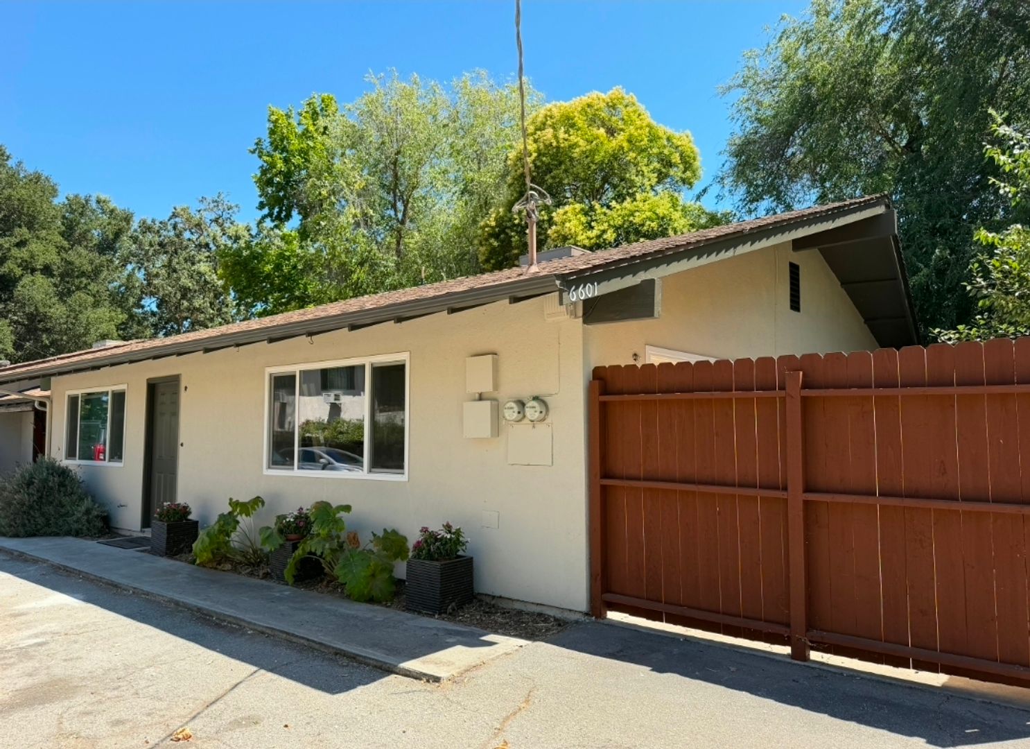 Atascadero House: 6601 Santa Lucia Rd