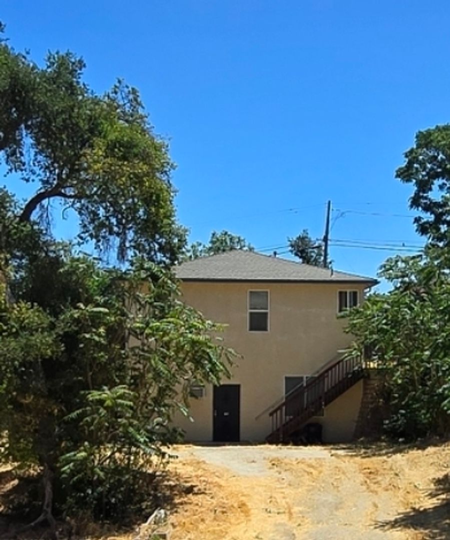 Paso Robles Apartment: 545 3rd St