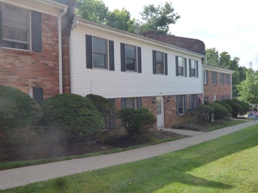Late Summer Special 1/2 Off 1st Month! Nice 2 BR Apt, Fresh Paint, Ground Floor, Off-Street Parking – photo 1