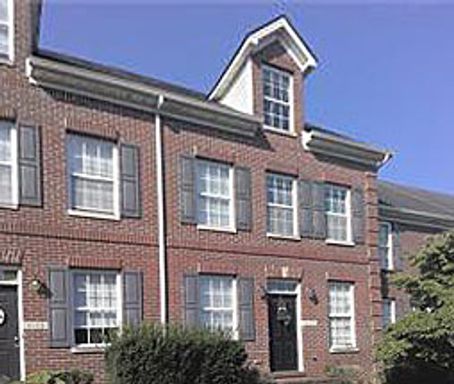 Beautiful Townhouse in Richmond Woods with Lots of Upgrades! Lg Family Room, Walk-In Closet – photo 1