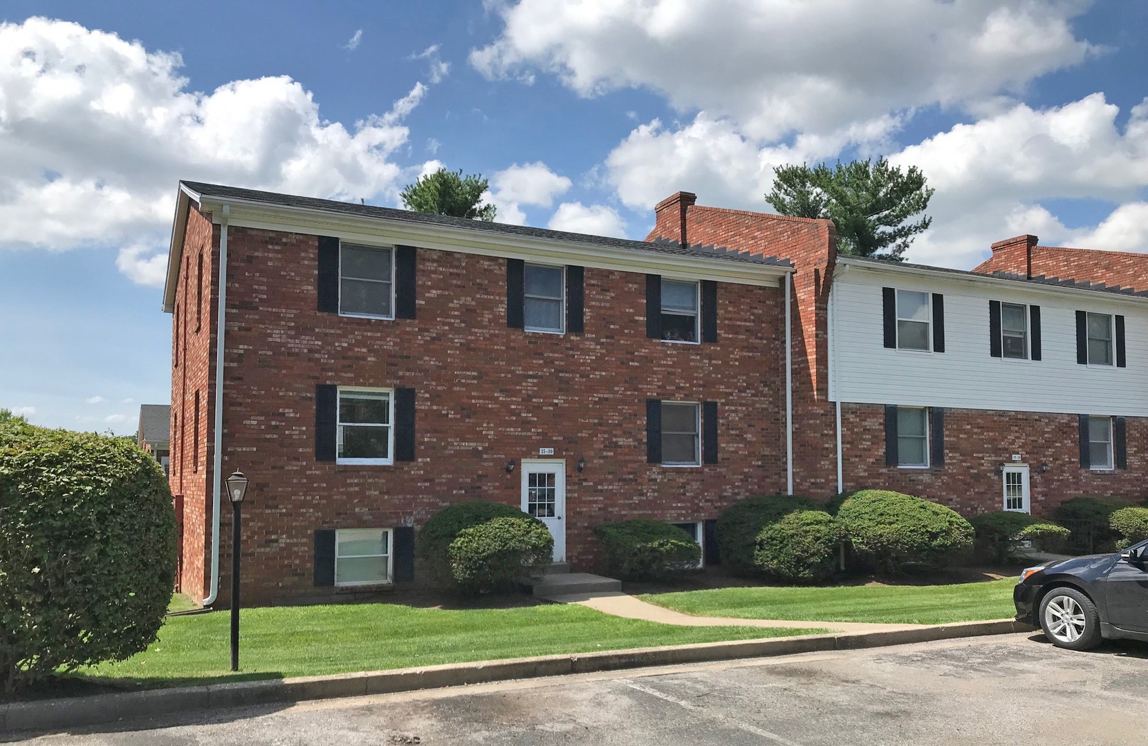 Lexington Apartment: 150 Northland Dr.