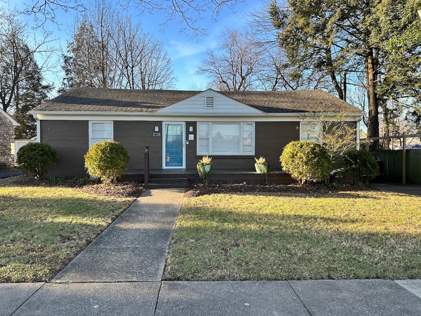 Lexington House: 238 Reed Lane