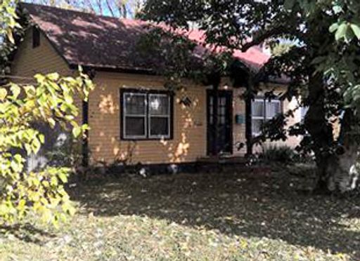 Cozy 2 BR House from Yesteryear in the Desirable North Limestone Area! Hardwood Floors, Pets Ok! – photo 1