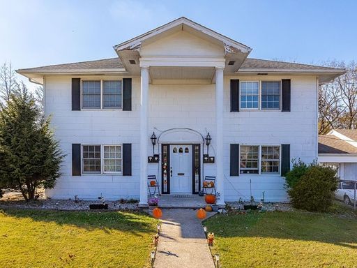 COMING SOON! Lovely One BR in Richmond! Off-Street Parking, Pet Friendly, Utilities Included!