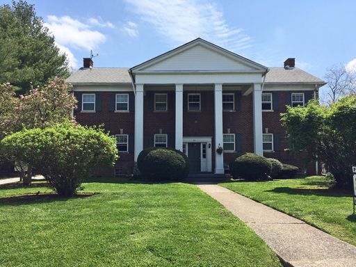 COMING SOON! Lovely Apt near Downtown & UK! Utilities Included, Off-Street Parking – photo 1